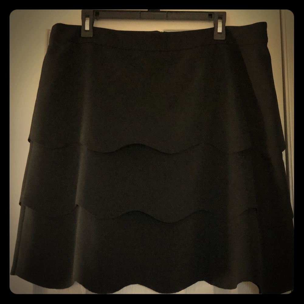 Nine West black scalloped hem skirt size 16